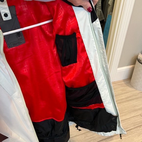 Women’s Spyder Ski Jacket - Picture 2 of 8